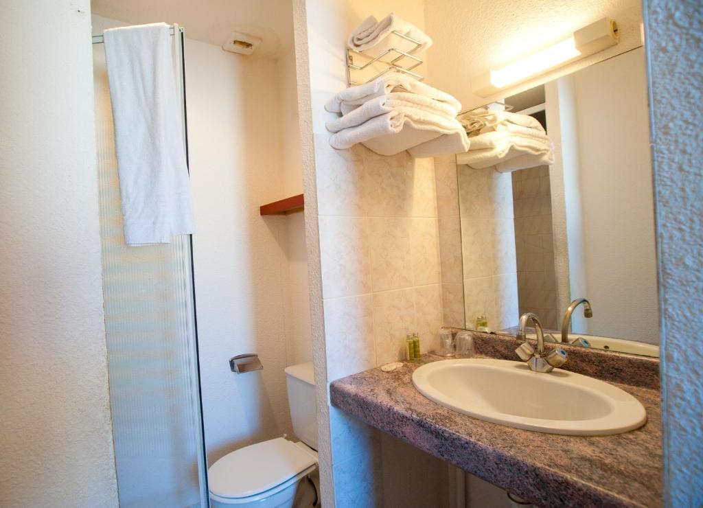 Citotel Hotel Le Commerce Severac-d'Aveyron Room photo